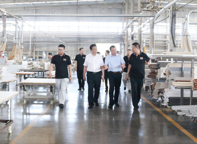 吉林森工集团党委书记、董事长王树平 莅临欧宝手机平台调研指导工作